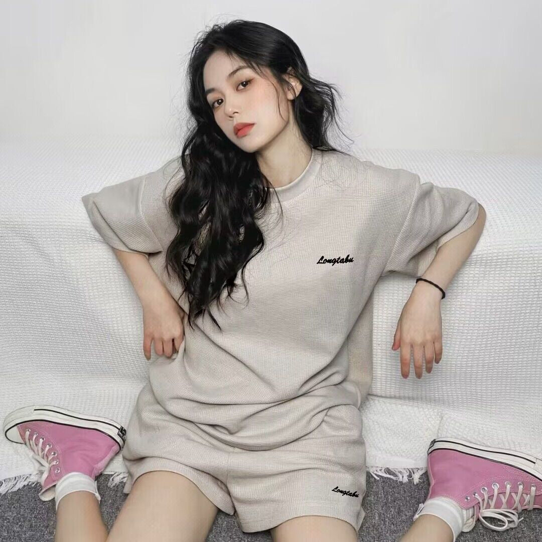 Stylish Loose-fitting Figure-flattering Short-sleeve T-shirt And Shorts Two-piece Set