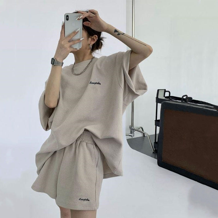 Stylish Loose-fitting Figure-flattering Short-sleeve T-shirt And Shorts Two-piece Set