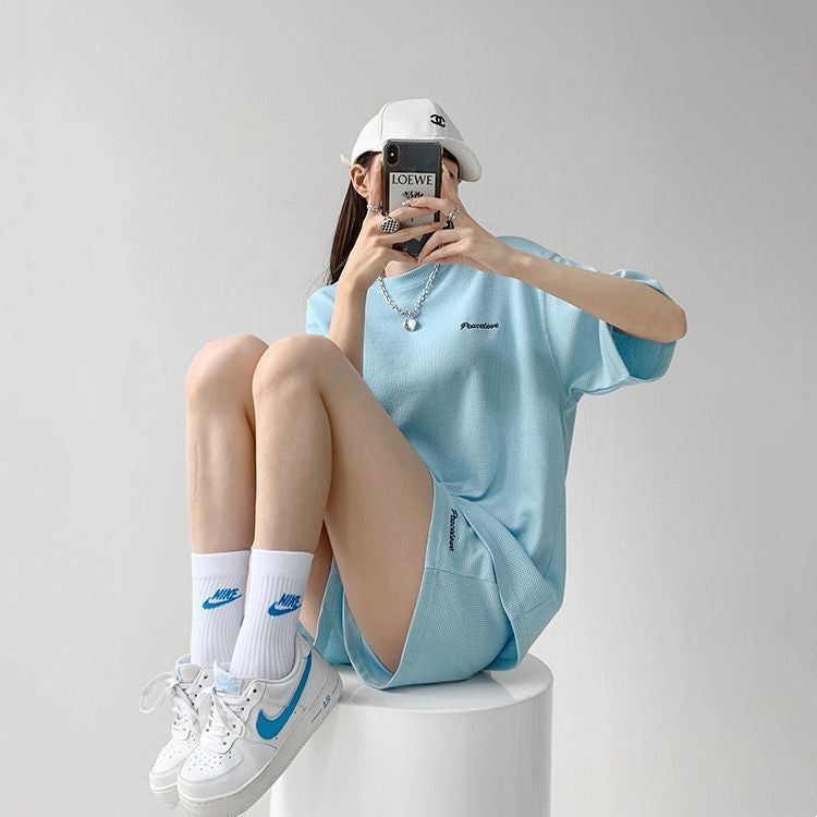 Stylish Loose-fitting Figure-flattering Short-sleeve T-shirt And Shorts Two-piece Set